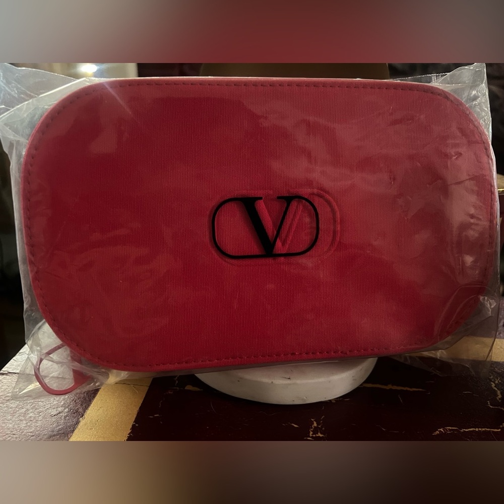Valentino Beauty Red Cosmetic Pouch + Mini Puffer Gloss (3.9 mL) – New - Picture 5 of 6